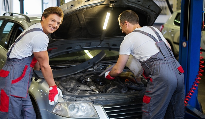 Wer sein Auto umrüsten, reparieren oder tunen lassen möchte, sollte sich überlegen, inwieweit diese Arbeiten den Wert des Fahrzeugs beeinflussen. Für eine sinnvolle, aufwertende Umrüstung kann es von den speziellen Autobanken gute Kreditangebote geben.