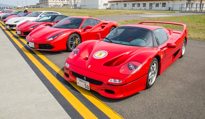 Diese Modellübersicht zeigt die aktuellen Ferraris, die momentan auf dem Markt befindlich sind.