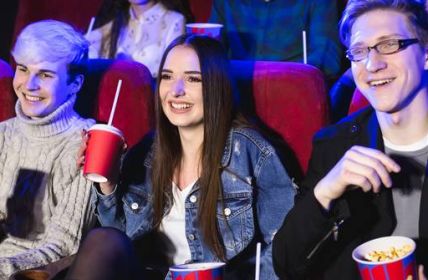 Kinobesuch Kino (Foto: AdobeStock - Artem Zakharov)