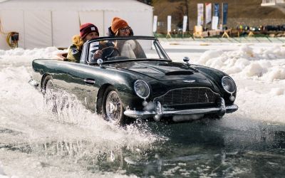 Der Aston Martin DB5 Junior bietet Automobil-Liebhabern auf dem Internationalen Concours of Elegance in St. Moritz eine spannende Little Car Ice Driving Experience. (Foto: The Little Car Company / Ben Lewis)