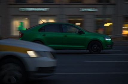 Polin bekommt Prozess gemacht: Zwei tote Kinder nach illegalem Autorennen mit 180 km/h und (Foto: AdobeSTock - Konstantin 464585439)