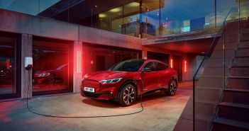 Ford-Kunden profitieren von individuellen Ladelösungen von ChargeGuru Ford und ChargeGuru bieten maßgeschneiderte Ladelösungen für (Foto: Ford-Werke GmbH)