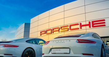 Porsche-Autohaus in Leer: Bedeutender Schritt für Porsche und (Foto: AdobeStock - vulcanus 298003085)