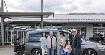 Neuer VW Caddy Maxi mit Rampe ermöglicht barrierefreien (Foto: Paravan)