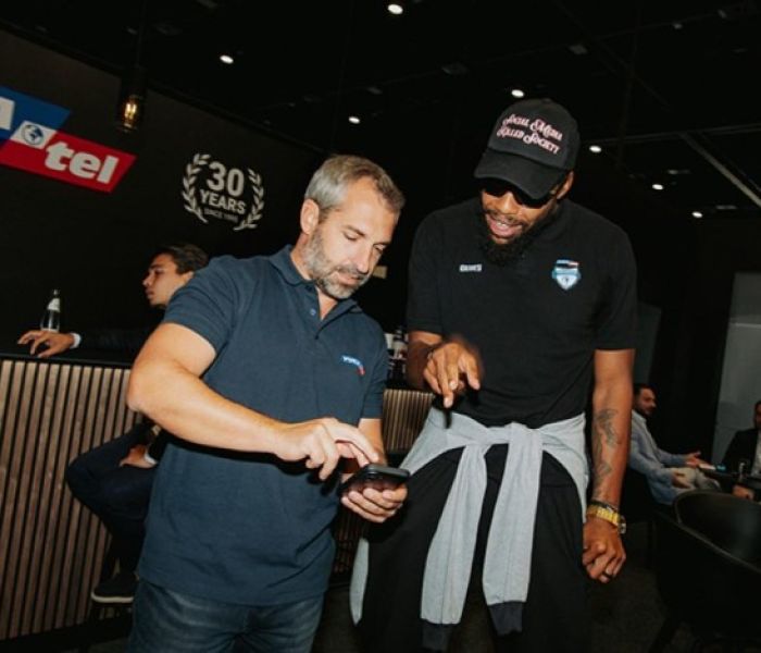 Der ehemalige Formel-1-Pilot Timo Glock und Javontae Hawkins, (Foto: Yukatel GmbH)