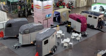 Böckmann zeigt umfassendes Transportprogramm auf Partner Pferd Leipzig (Foto: Böckmann Fahrzeugwerke GmbH)