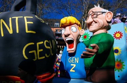 Ab morgen verkaufen Teams Rosenmontagszug-Spangen in Bronze, Silber, (Foto: Festkomitee Kölner Karneval)