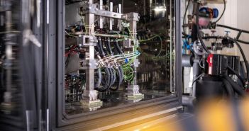 Validierung von Hochleistungs-ECUs sichert autonomes Fahren unter extremen (Foto: KST Motorenversuch GmbH & Co. KG)